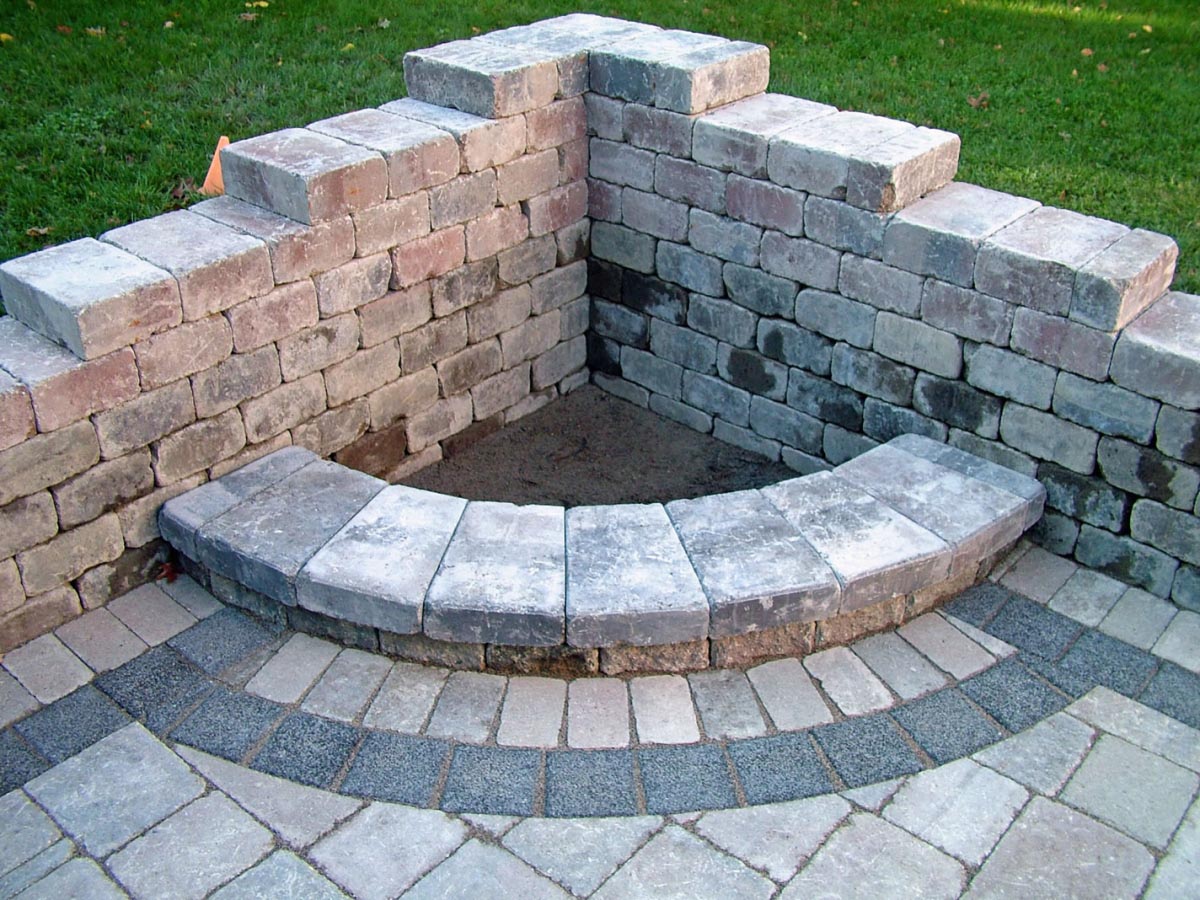 Build a DIY Backyard Fire Pit