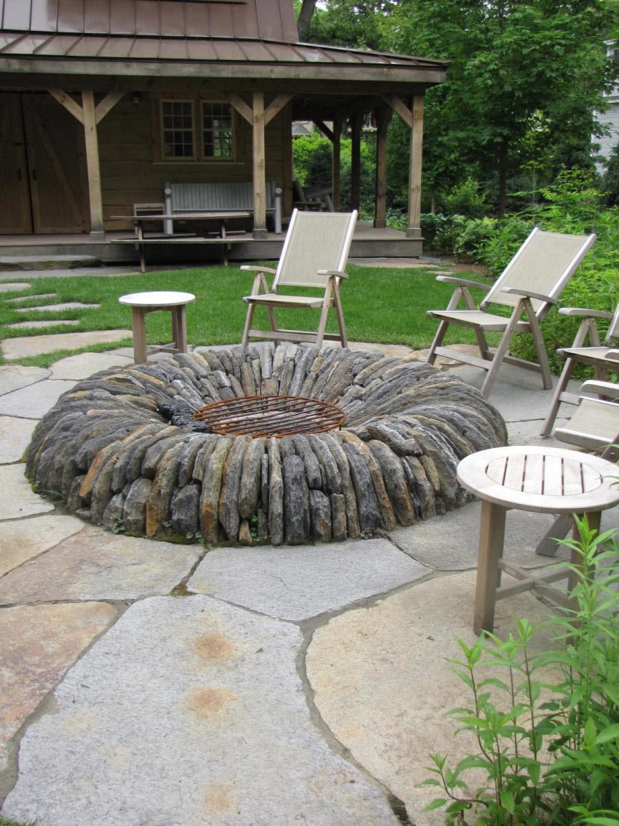 Fire Pit Ideas for Small Backyard